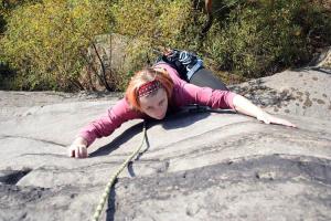 Kouř z náklaďáku na Partyzána