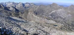 Pyrenejské pohledy v údolí