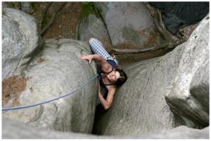 Kláruše se sápe slizokomínem