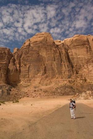 Alešák cestou pod East dome of Jebel Rum
