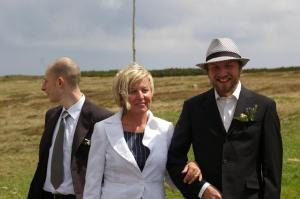 Prvni sel zenich s maminkou