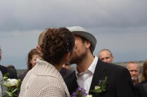 A jednou se prede všemi dokonce políbili