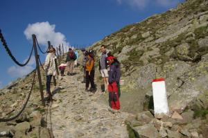 I když pomalejší horolezci teprve stoupali vzhůru