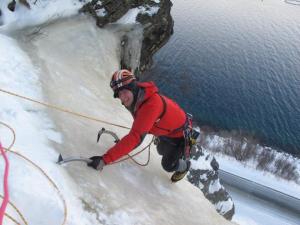 Mamánek se naučil lézt bez poutek