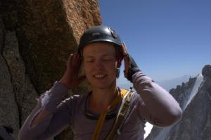 Feu poslouchá Walkman, asi O sóle mio