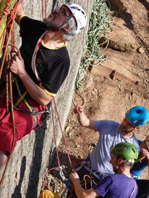 Ivoš bedlivě sleduje Lucku (mimo záběr)