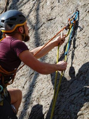 Dtto.. a v hlavní roli borhák oběšený karabinami