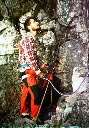 Vysoké Tatry, Malý Kežmarský štít, Weberovka VI, pod posledním těžkým místem jistí Lukáše Bludského