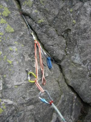 Jistící stanoviště s jedním fixním bodem